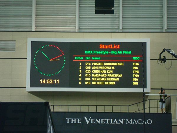 澳門科技大學體育場全彩led室內(nèi)顯示屏