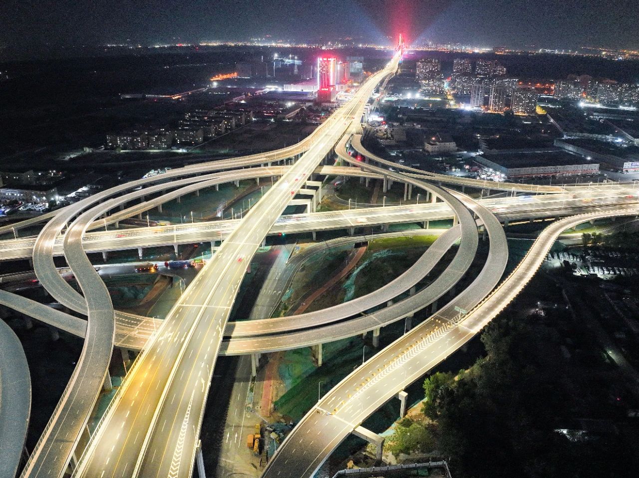 三思,創新,低位照明,照明技術,點亮,濟南零點立交工程